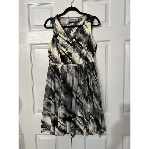 Vera Wang Black & White Sleeveless Art Stripe Dress - Size M Flowy Sheer Layered - Picture 5 of 11